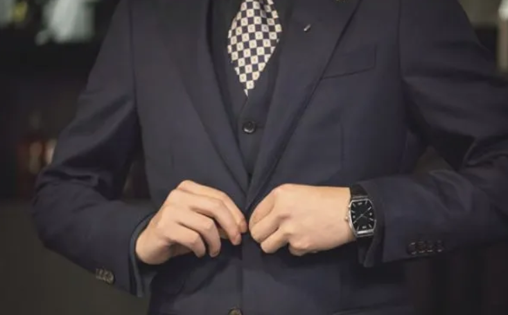 公司定做職業(yè)裝要考慮的因素都有哪些呢?